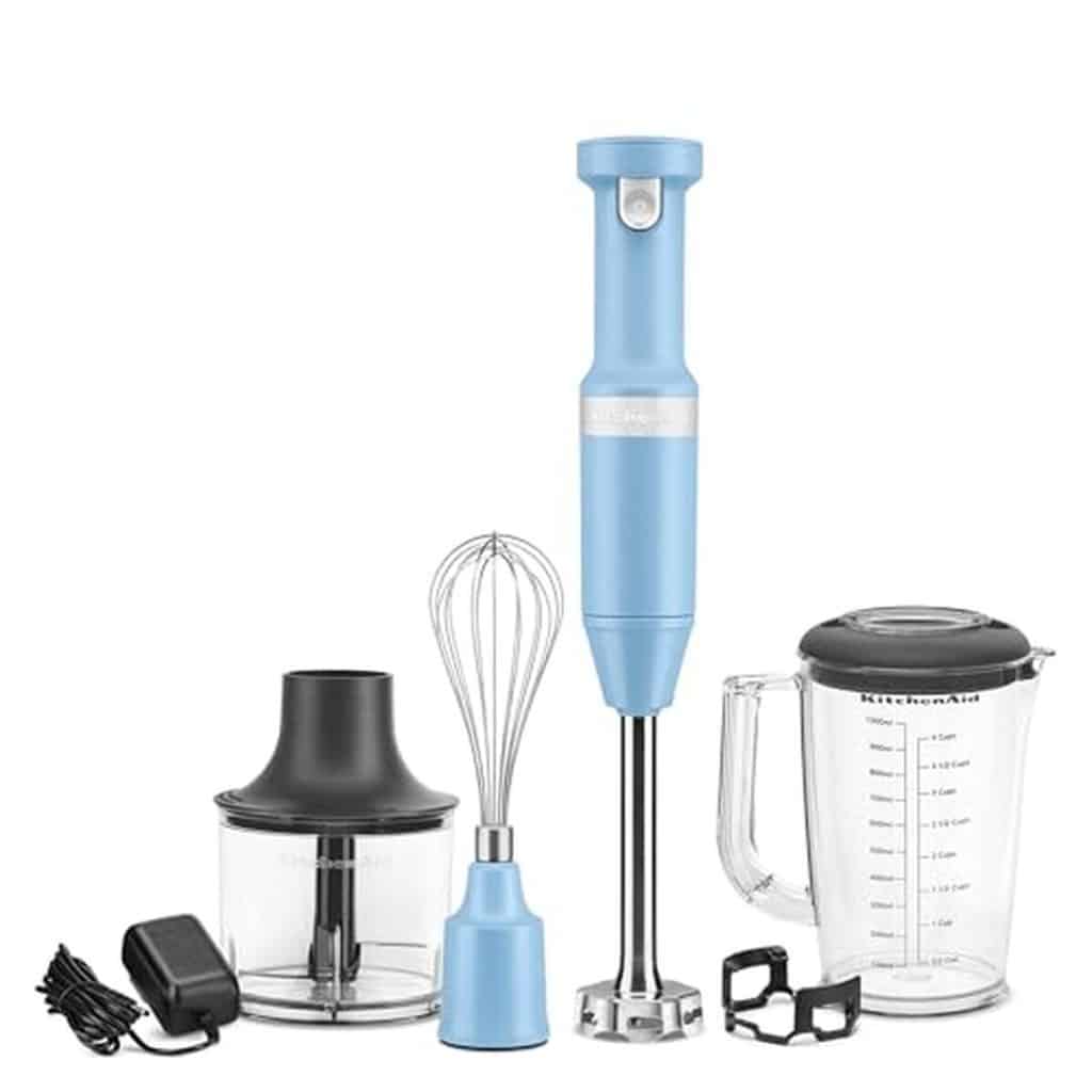 Test du mixeur manuel sans fil KitchenAid KHBBV83 en velours bleu