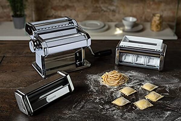 Découvrez notre test complet de la machine à pâtes manuelle Pastaset avec accessoires : efficacité, facilité d'utilisation et astuces pour des pâtes maison parfaites