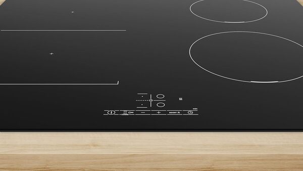Découvrez notre test complet de la table à induction Bosch PVS611BB6E : puissance de 6900 W, design noir élégant et fonctionnalités innovantes pour une cuisine moderne et efficace.